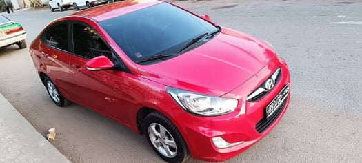 Hyundai Accent 2016, diesel, boîte Automatique, sièges chauffants et rétroviseurs automatiques