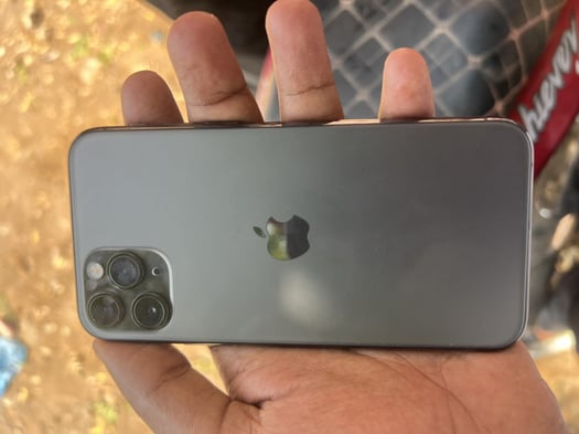 iPhone 11 Pro 256 Go avec Chargeur et Coque