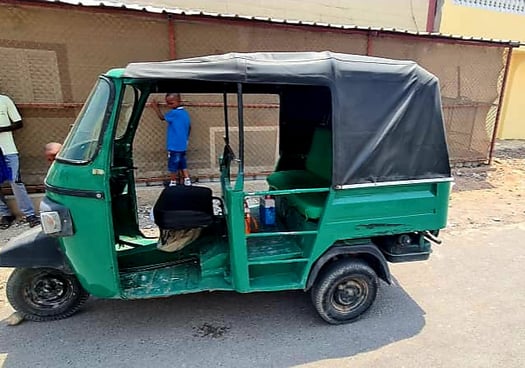 Moto Bajaaj Peugeot ancien modèle en excellent état