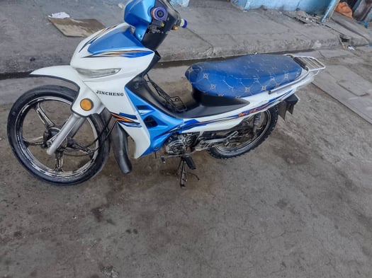 Moto Jincheng 110, en excellent état, prix négociable