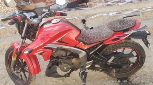 Moto Senke 200, bien entretenue, à vendre à prix abordables