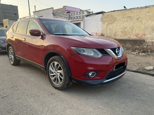 Nissan X-Trail 2014, essence, automatique, bon état, faible kilométrage