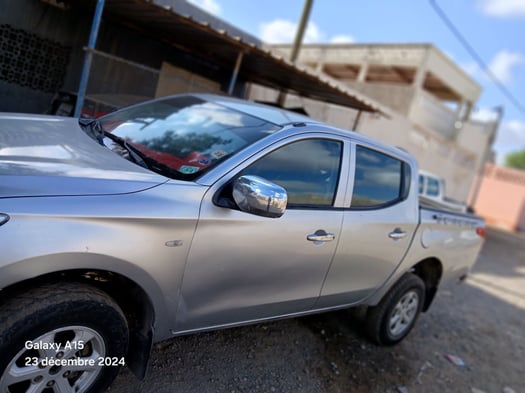 Pick-up Mitsubishi L200 2018 en excellent état, gasoil, climatiseur efficace