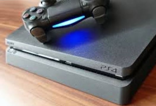 Playstation 4 + FIFA 2021, manette incluse, prix négociable