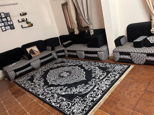 Salon Marocain Noir et Blanc avec Tapis - Bon état