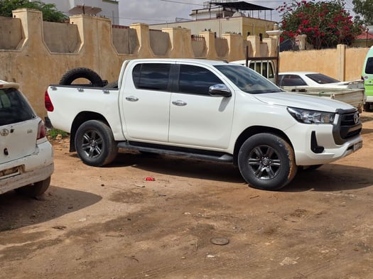 Toyota Hilux 2022, entretien à jour, confort & luxe, prix négociable