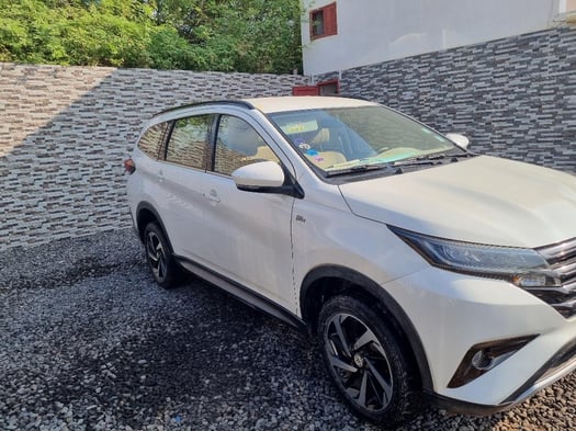 Toyota Rush 2019, SUV familiale en excellent état, boîte automatique, essence