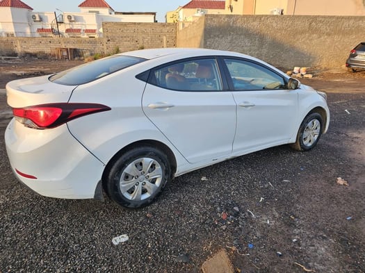 Hyundai Elantra, climatisée, bon état