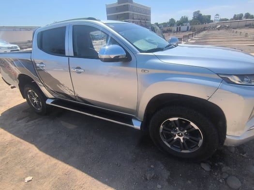 Mitsubishi L200 2021, diesel, en excellent état