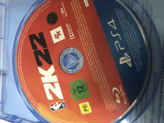 Jeu NBA 2k22 en excellent état à prix bas