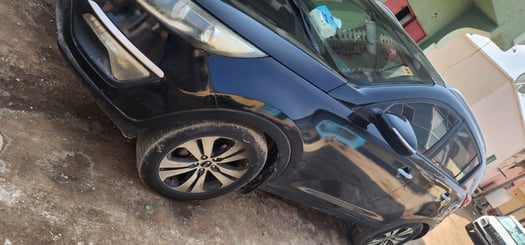 Voiture en excellent état, climatisation, diesel, négociable