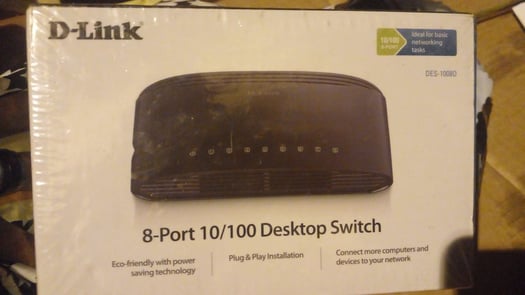 D-Link 8port 10/100 Switch pour renforcer votre routeur wifi