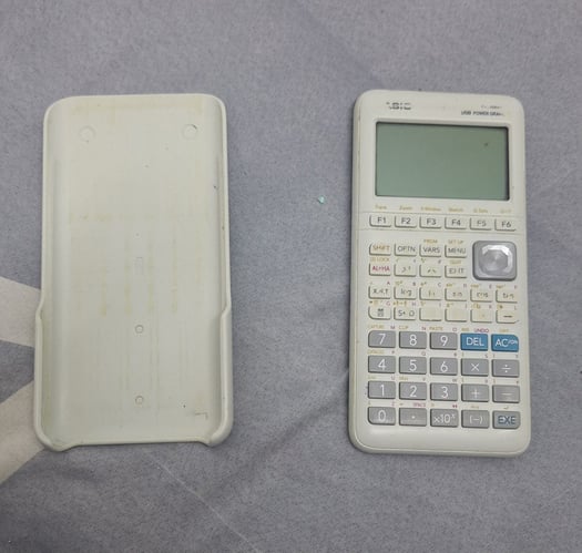 Calculatrice Graphique Blanche Casio - Piles Neuves, Réduction!