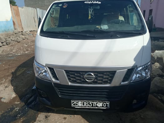 Minibus Nissan NV350 avec climatiseur en excellent état - ASC