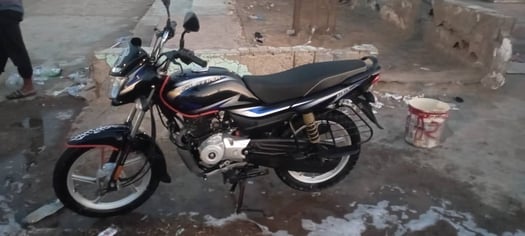 Moto Platina 100cc neuve, en très bon état, à vendre