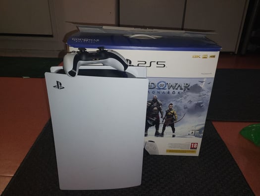 PlayStation PS5 avec God of War et FIFA 2024 inclus