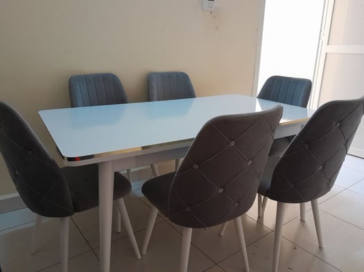 Table à Manger avec 6 Chaises – Excellente Affaire