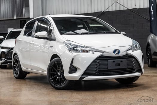 Toyota Vitz/Yaris 2017 1.0 Eco, Faible Kilométrage, Économique et Climatisée!