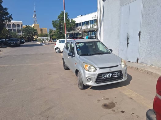 Voiture Suzuki Alto D70, bon état, climatisation fonctionnelle