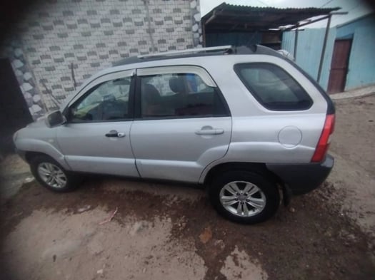 Voiture Kia Sorento diesel 97 575 km, climatisation en parfait état, boîte manuelle