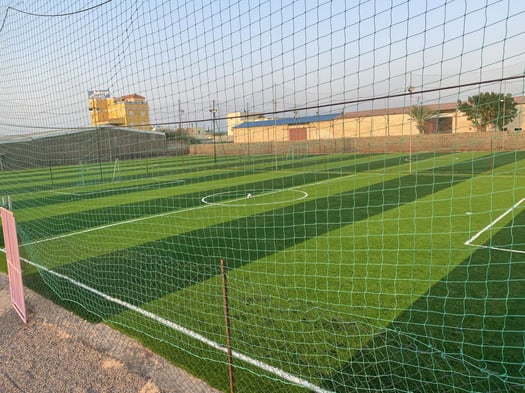 Centre de football avec 2 terrains de 6x6 et 1 terrain de 9x9, parking privé