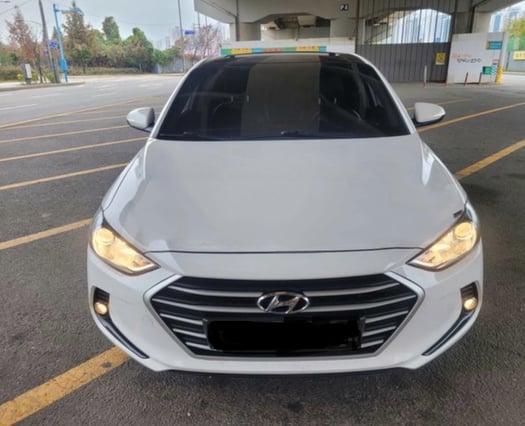 Hyundai Avante 2017, diesel, toit ouvrant à vendre