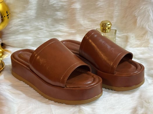 Chaussures compensées pour femme – Plusieurs modèles disponibles