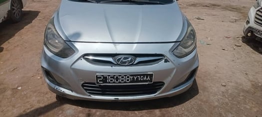 Accent en très bon état, transmission automatique