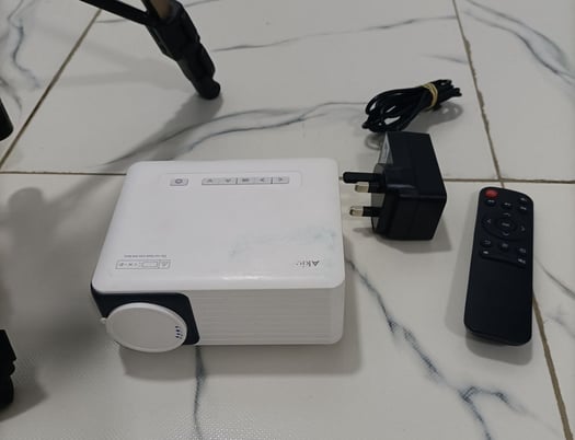 Projecteur Mini 1080P HD avec Trépied - Support iOS, Android, PS5