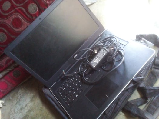 Ordinateur portable DELL 800 Go, prix négociable