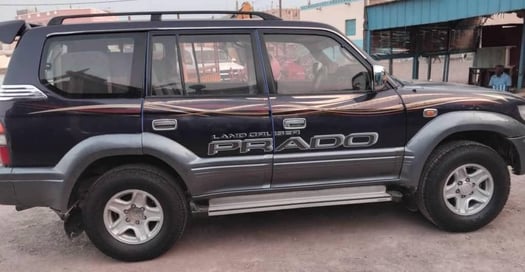 Toyota Prado 4 portes, clim, bon état - négociable