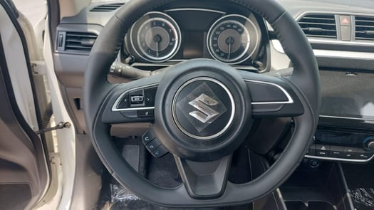 Suzuki Dzire 2024, automatique, essence, état impeccable