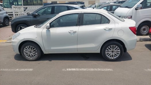 Suzuki Dzire 2024, automatique, essence, état impeccable