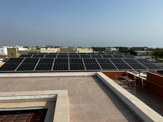 Installation solaire clé en main avec équipements RestarSolar, Longi, Deye