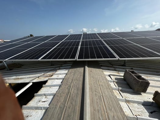 Installation solaire clé en main avec équipements RestarSolar, Longi, Deye