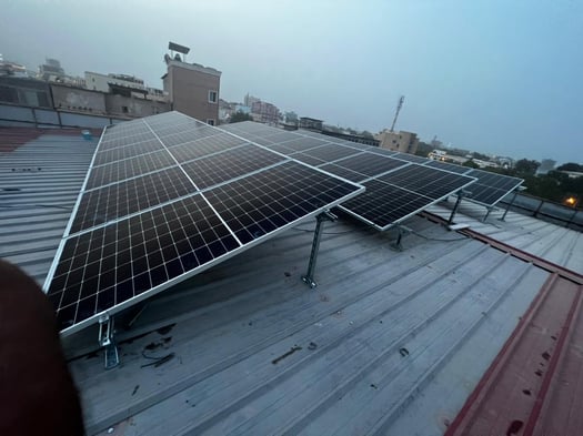 Installation solaire clé en main avec équipements RestarSolar, Longi, Deye