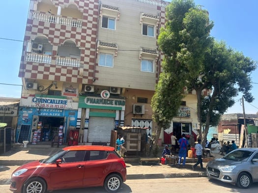 Appartement F4 à Riyad, en face de la rue d\'Arta