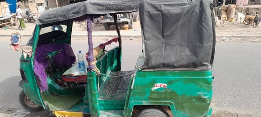 Bajaj en excellent état avec moteur et speed neufs