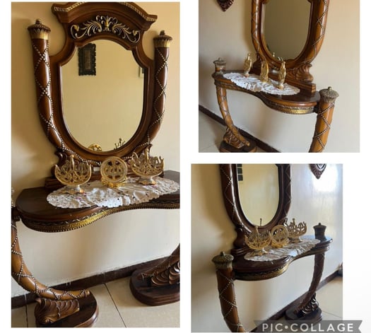 Meubles d\'entrée en bois travaillée