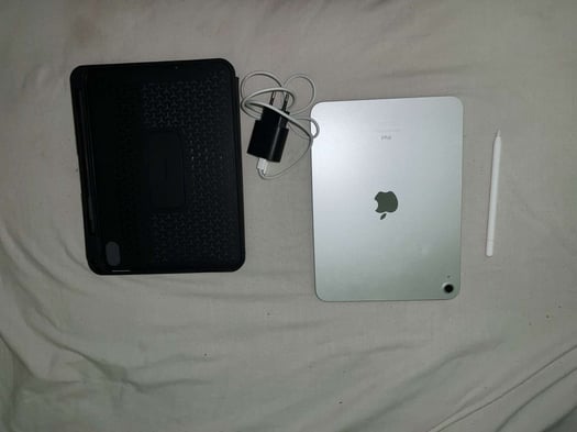 iPad 10ème génération 64GB + 4 RAM avec stylo, coque et chargeur