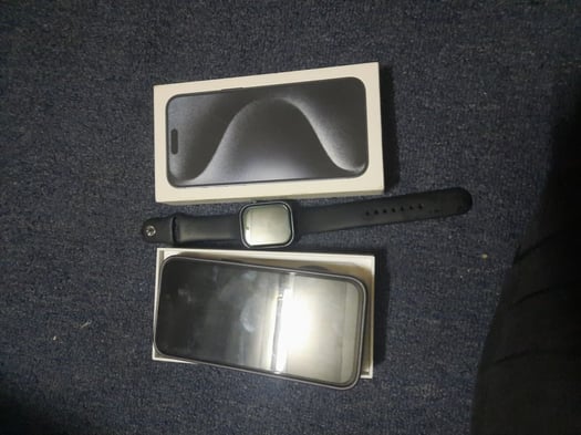 iPhone 15 Pro Max 256 Go, comme neuf avec accessoires