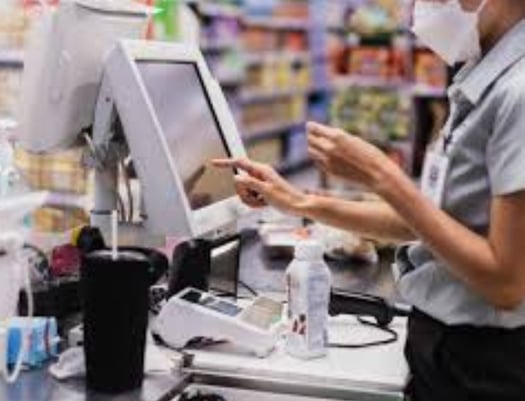 Jeune fille motive avec expérience Caissier cherche emploi