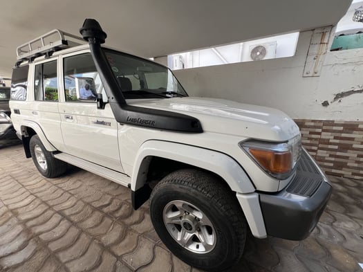 Land Cruiser Hard-top 2023, diesel, 9 places, toutes options