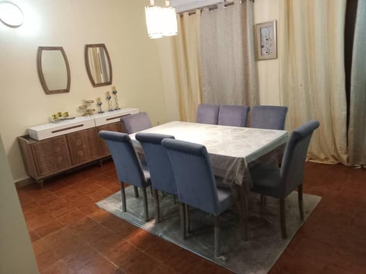 Appartement meublé avec commodités et parking dans résidence calme