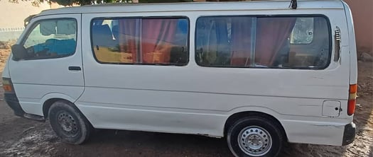 Minibus en bon état avec carrosse et moteur neuf