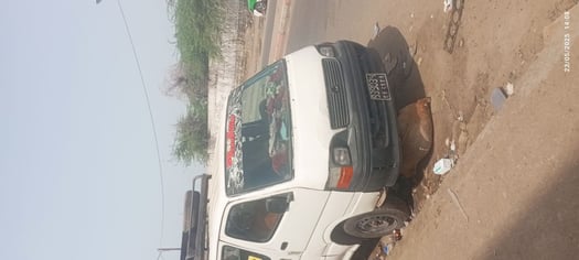 Minibus Toyota hiace à vendre en bon état et à un prix très abordable