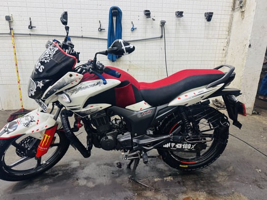 Moto Hero Hunk 150cc en excellent état - Prix négociable