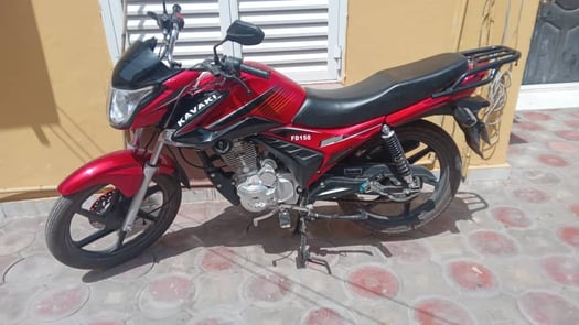 MOTO KAVAKI, propre et en excellent état
