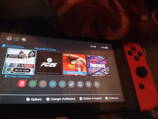 Nintendo Switch avec 2 jeux - FC 25 et Assassin\'s Creed 4