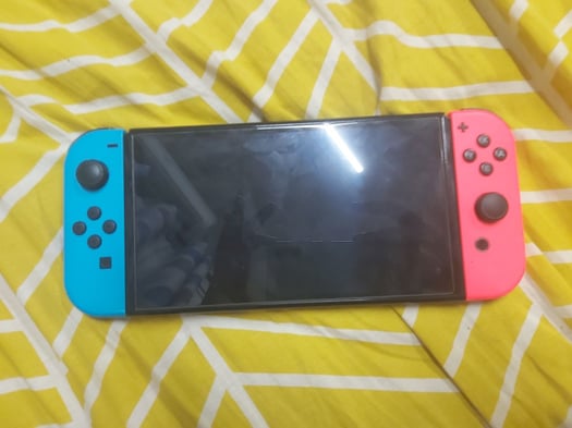 Nintendo Switch OLED 2023, comme neuf, prix négociable